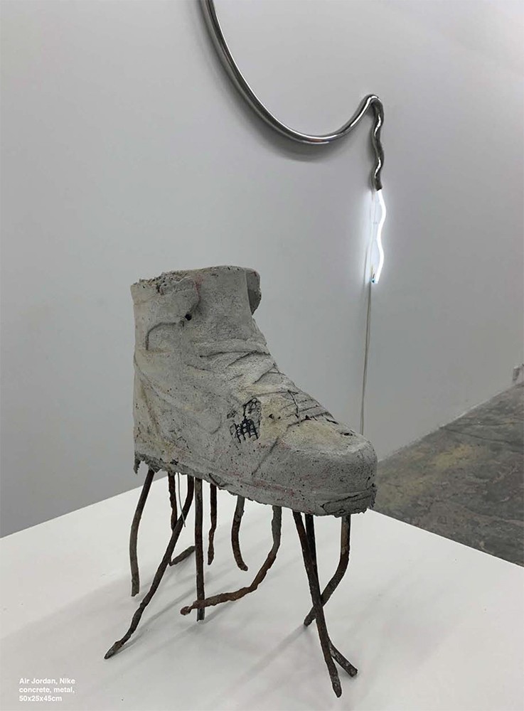 ЕР ЏОРДАН /AIR JORDAN, бетон, жица, 50 × 25 × 45 цм